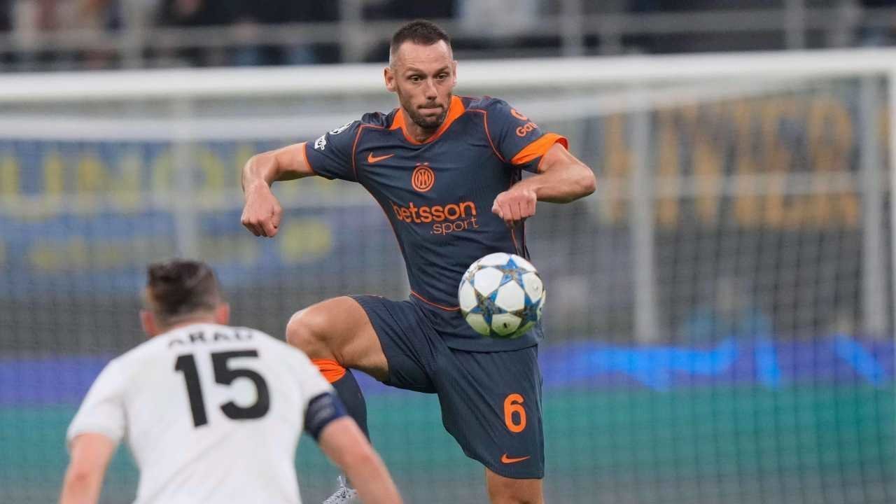 Barcelona Amati Situasi Stefan de Vrij, Inter Milan Siap Lepas dengan Ketentuan Tertentu