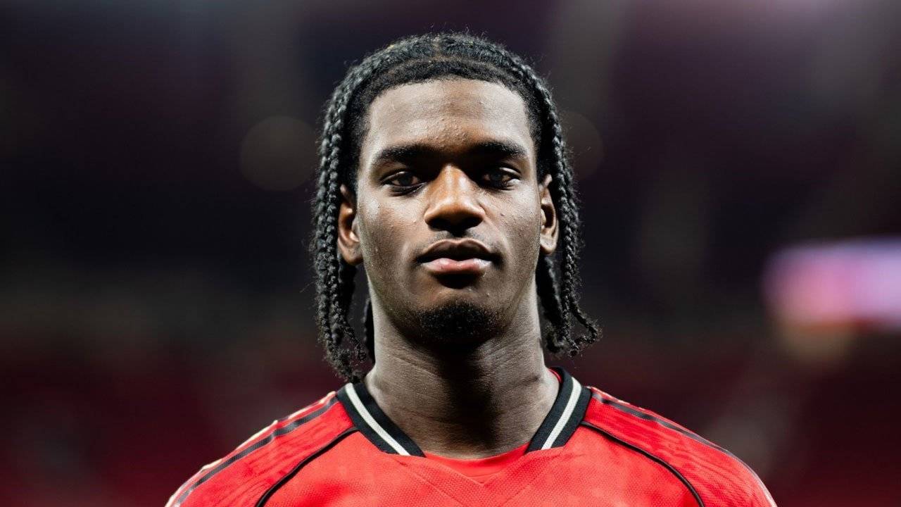 Bek Muda Manchester United Ini Sukses Curi Perhatian Roy Keane