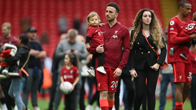 Atmosfer Haru Selimuti Anfield, Putra Diogo Jota Jadi Maskot Laga Liverpool Kontra Wolves