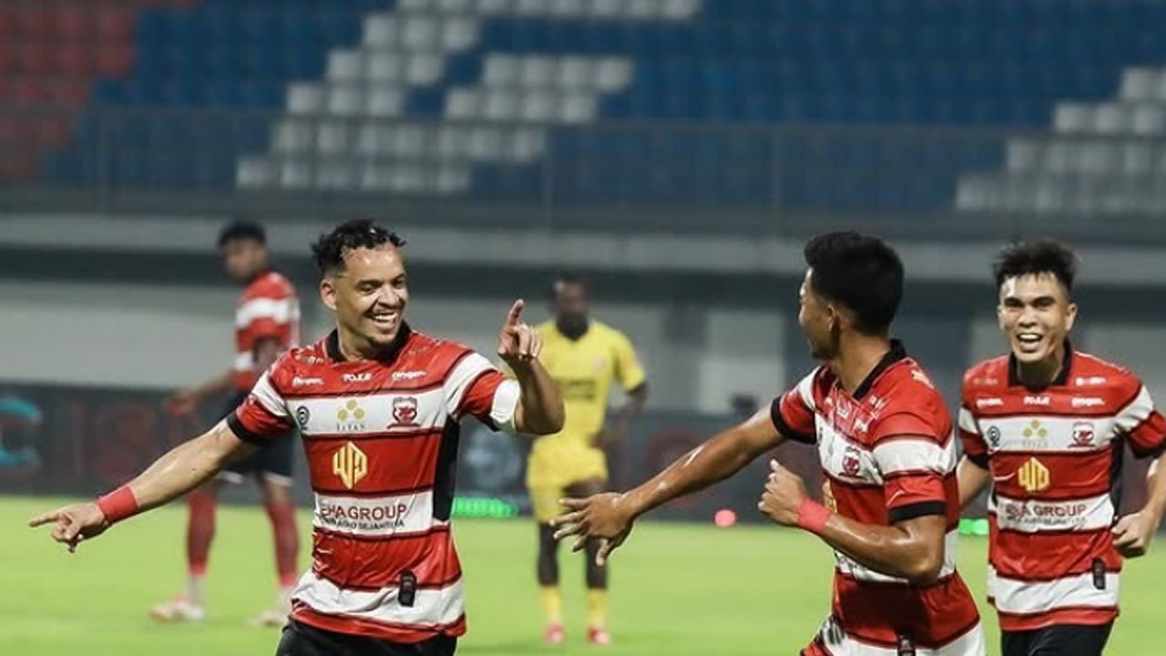 Saksikan Pertandingan BRI Super League: Madura United Tantang PSBS Secara Langsung