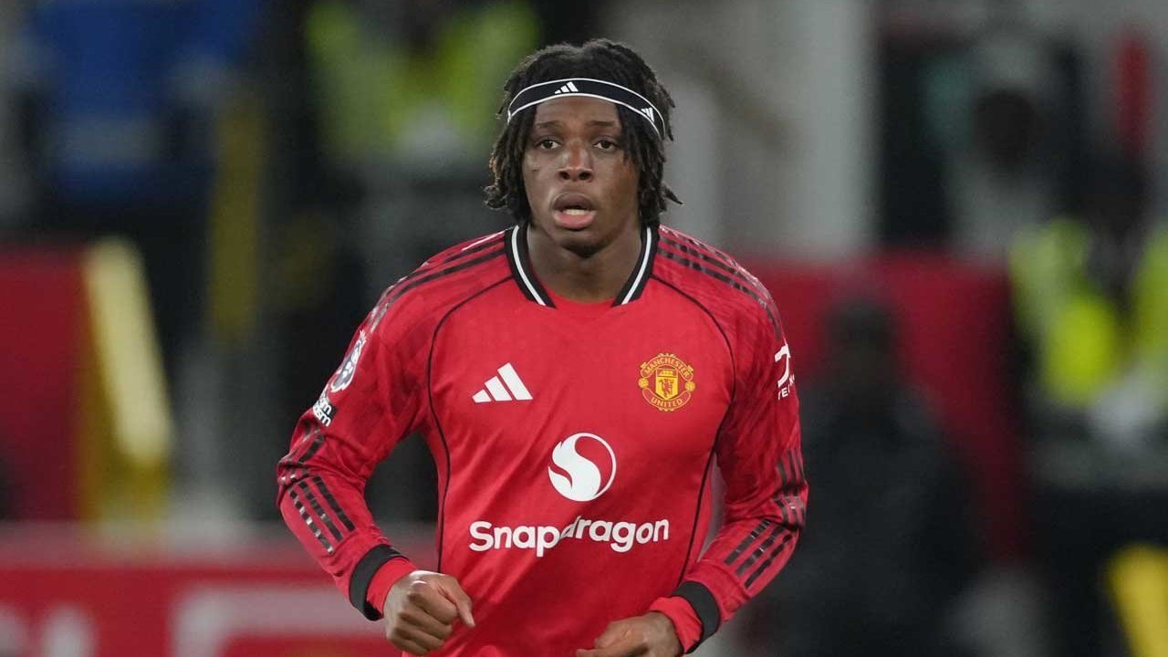 Patrick Dorgu Terpaksa Absen Lama, Michael Carrick Mengonfirmasi Kondisi Terkini di MU