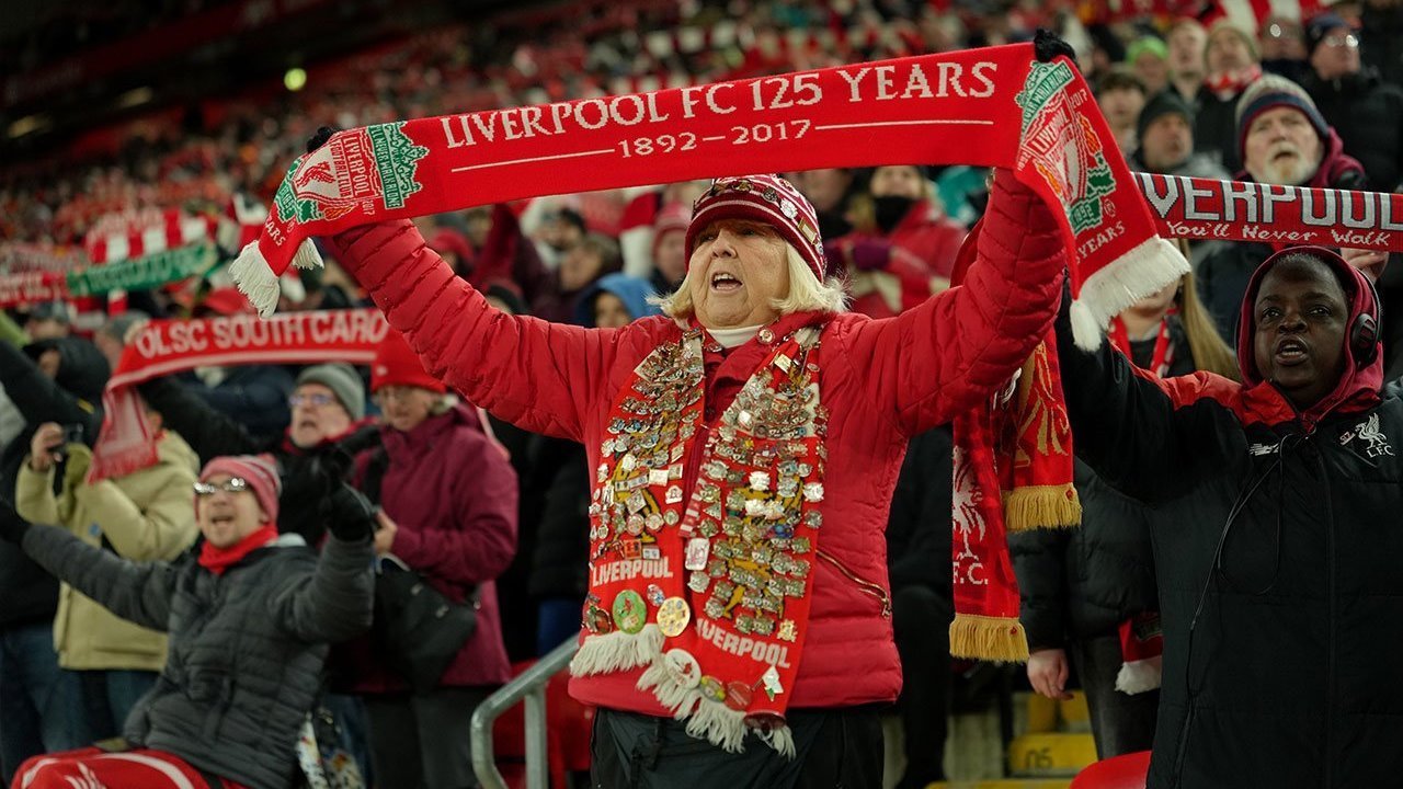 Liverpool vs Leeds: Catatan Suram Si Merah – Suporter Murka, Identitas Hilang, Revolusi Dibutuhkan?