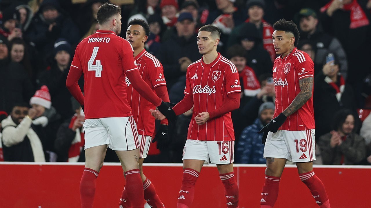 Nottingham Forest: Empat Pelatih dalam Satu Musim, Keajaiban di Bulan Februari!