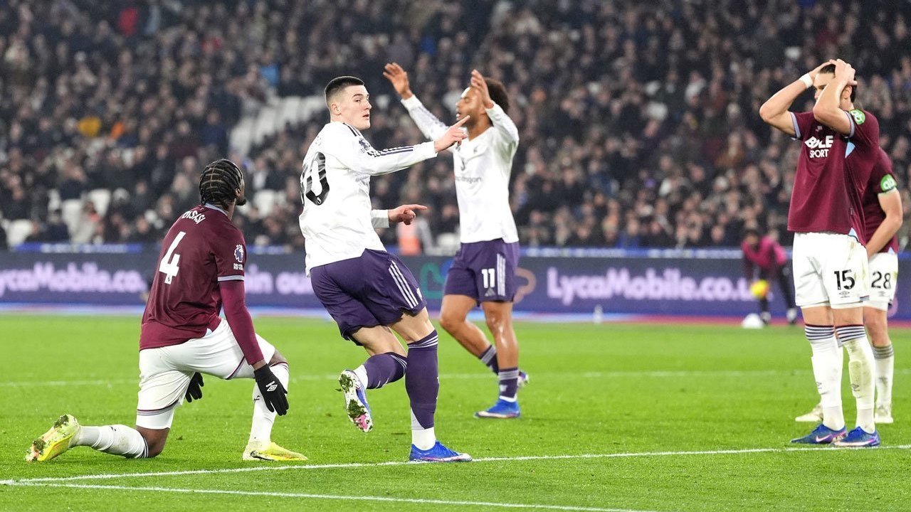 Kekonyolan Meme Setelah West Ham dan Man Utd Berbagi Poin: Apakah Setan Merah Stamina Habis?