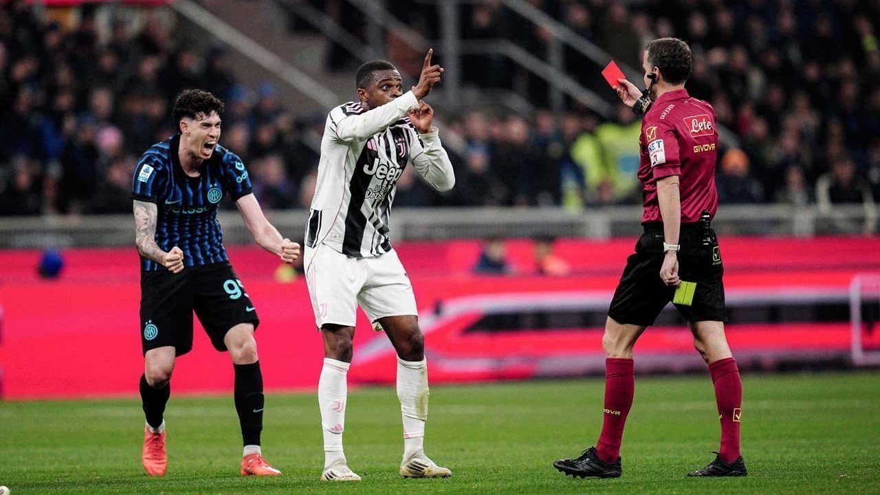 Wasit Dianggap Lalai, VAR Tak Digunakan pada Kartu Merah Kalulu di Derby D’Italia