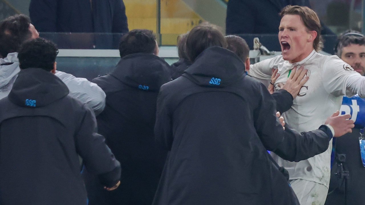 Kemenangan Dramatis Napoli, Hojlund Berperan Penting Meski Bermain dengan 10 Pemain