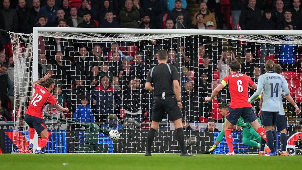 Ben White Kembali ke Timnas Inggris: Dari Cemoohan ke Gol dan Kesalahan Fatal