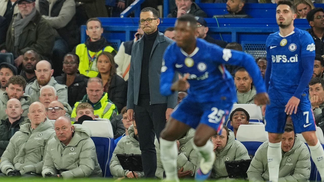 Perjalanan Chelsea Bersama Rosenior: Maju Mundur dalam Performa Tim