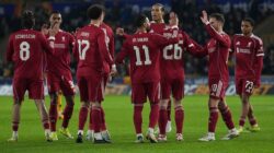 Arne Slot Dihadapkan Pilihan: Menang FA Cup atau Kehilangan Posisi di Liverpool