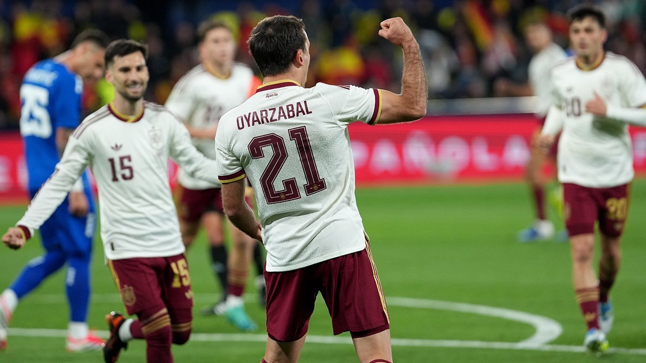 Keberhasilan La Roja: Mikel Oyarzabal Cetak Dua Gol dalam Kemenangan 3-0 atas Serbia