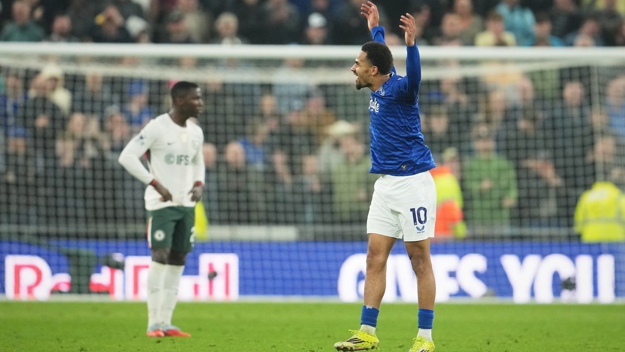 Manchester United, Apakah Iliman Ndiaye Tertarik Bergabung?