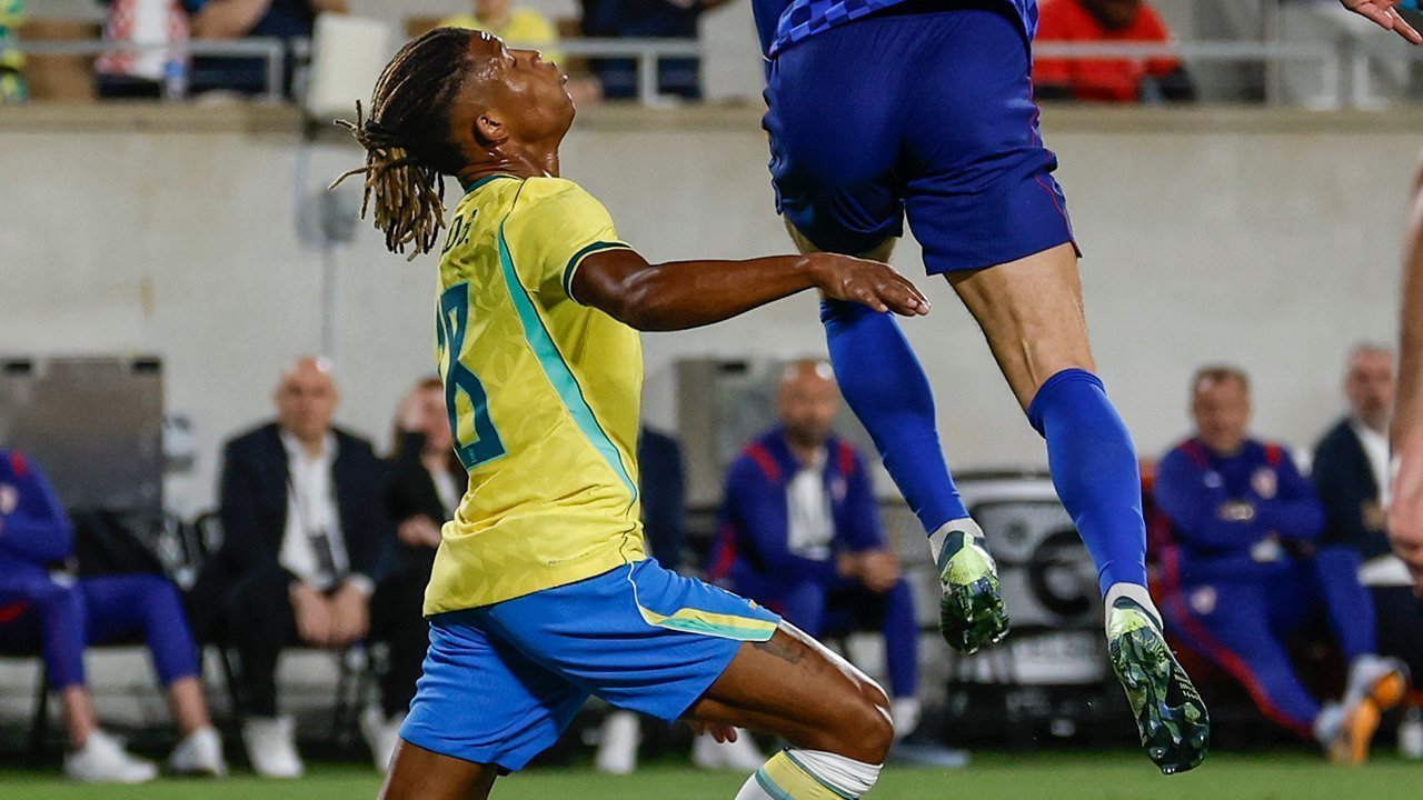 Sorotan Kualitas Permainan Man of the Match Brasil  Kroasia: Danilo