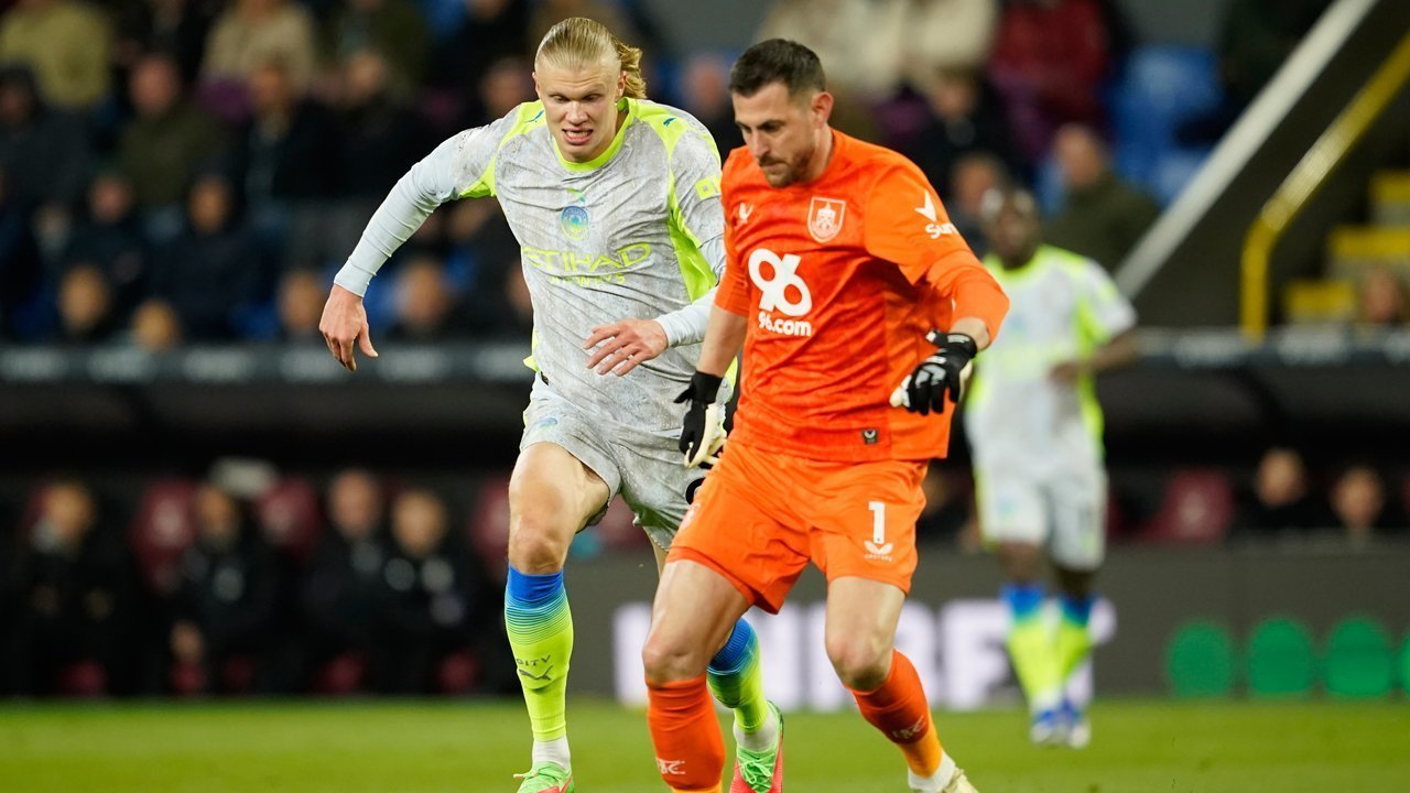 Dubravka Jadi Bintang Pertandingan Antara Burnley dan Man City