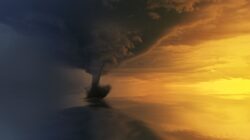 Tornado kuat di atas lautan saat matahari terbenam yang dramatis, menangkap intensitas dan keindahan badai.
